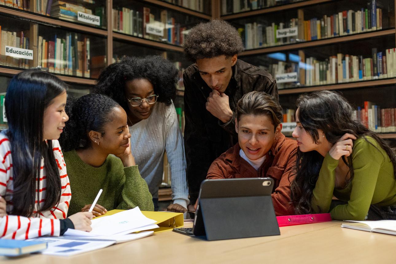 Students collaborating in a library
